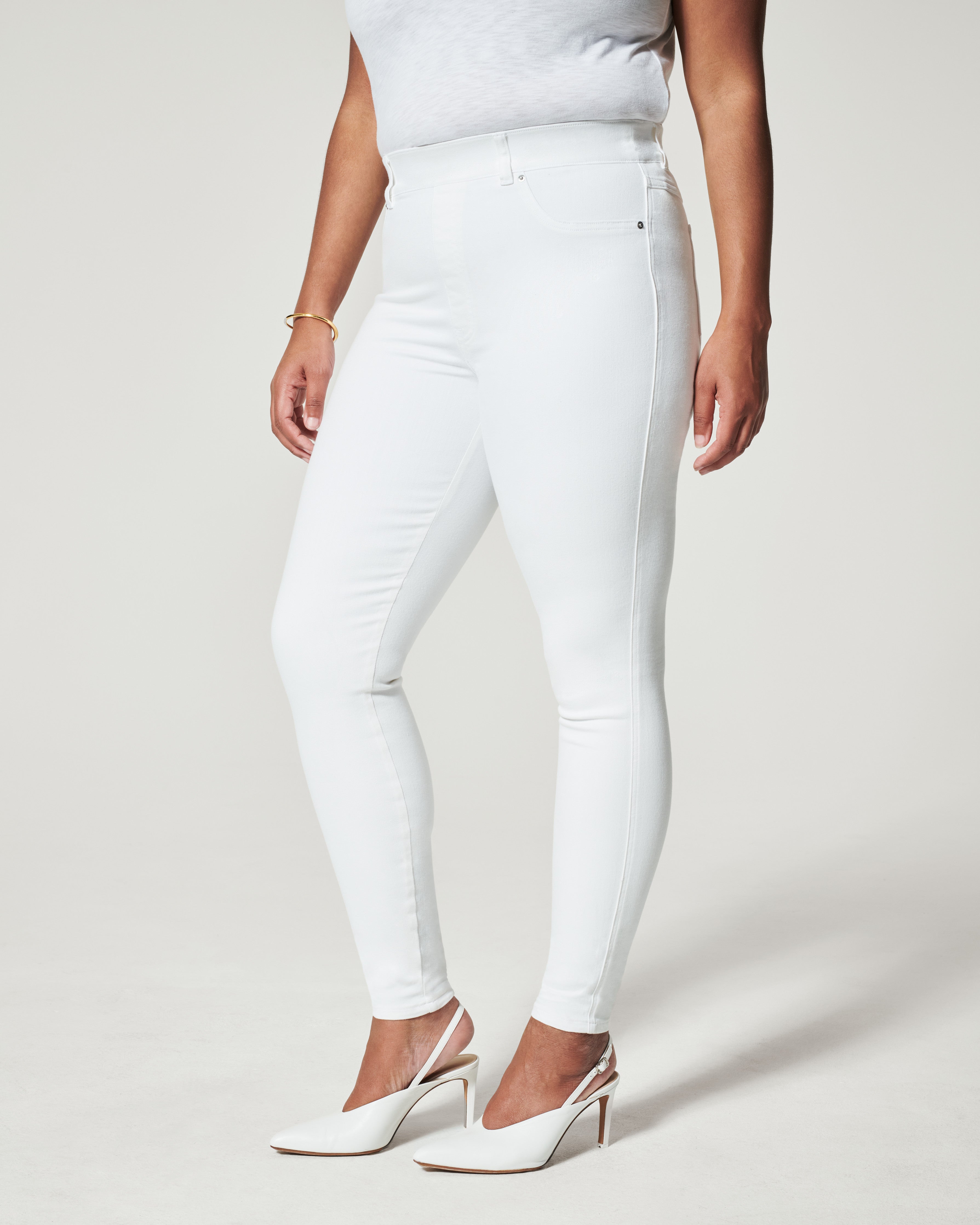 White jeans & pants from @spanx ! Use code CBSTYLEDXSPANX for 10% off (+  free shipping & duty-free)! Which one is your fave? 1. Twill cr