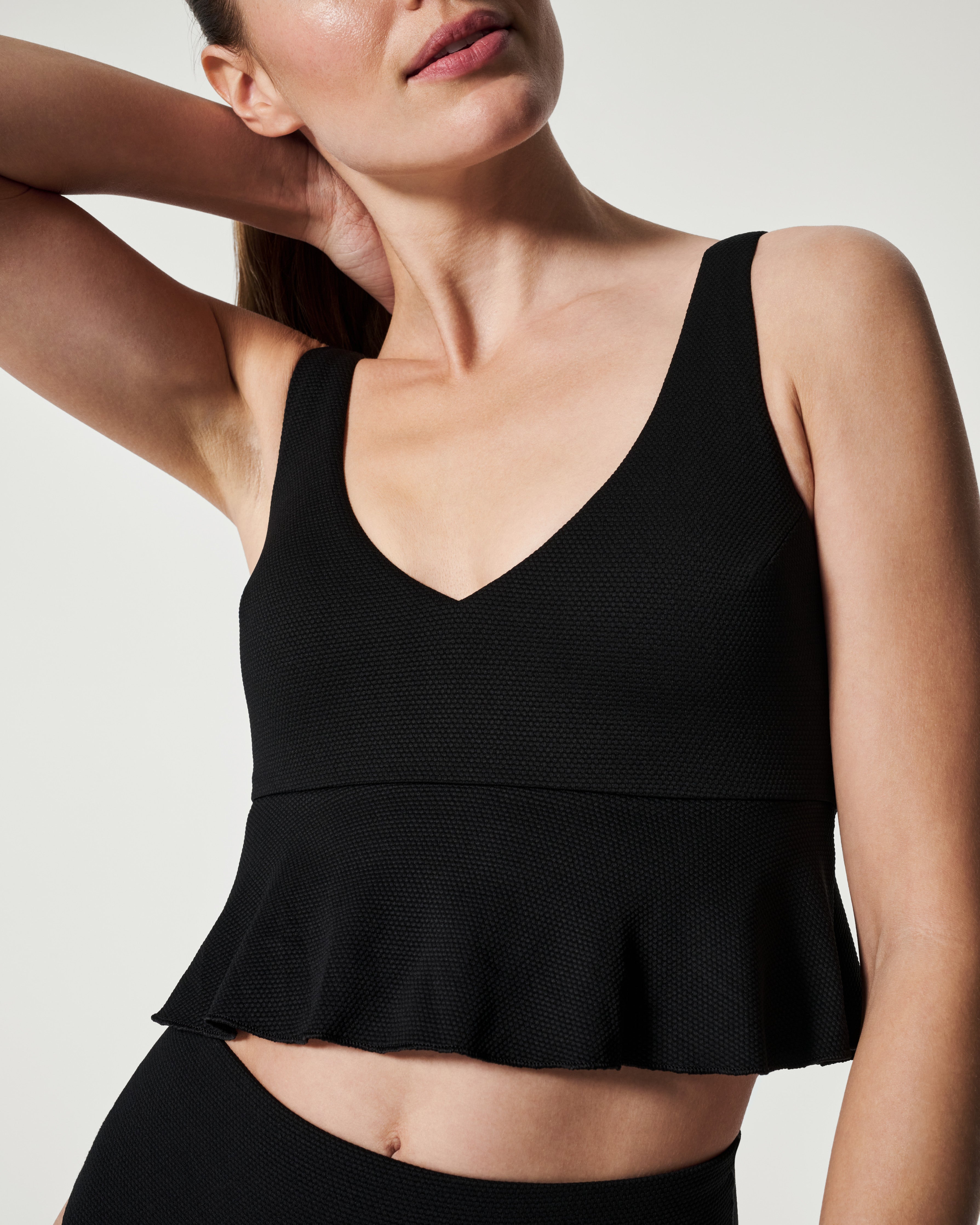 The Perfect V-Neck Seamed Top – Spanx