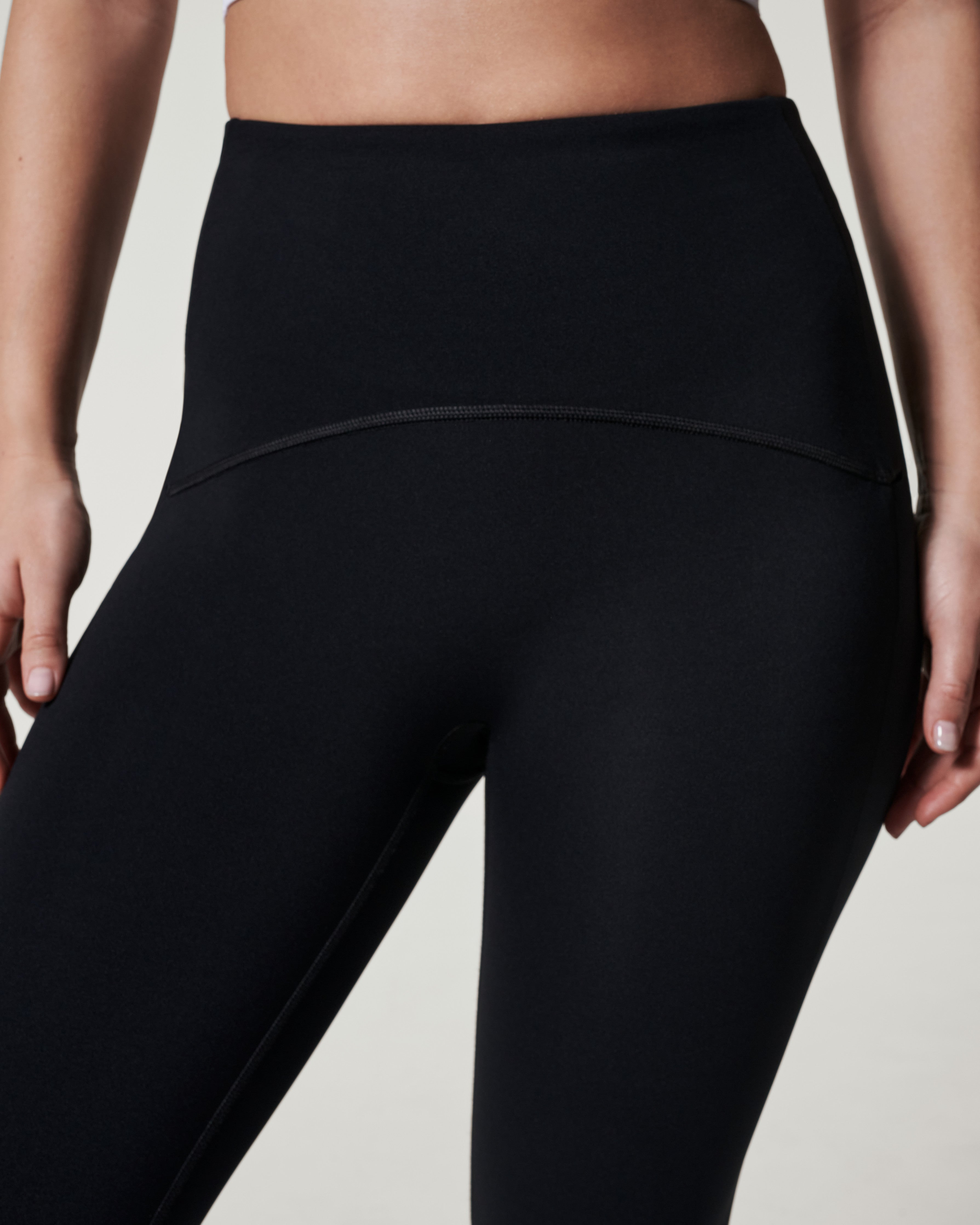 Modern MOM - ‼️DEAL OVER‼️70% off & ships free🙌 Spanx workout top is so  cute with high-waisted leggings or shorts! If you're looking to reduce  bulge this is for you! L1NK IN