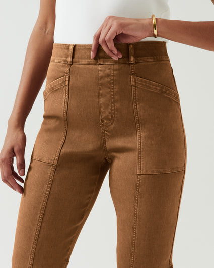 SPANX - If your pants don't make you want to stop and take a booty selfie,  then you need new pants 😉 Our Stretch Twill Ankle Cargo Pants come in 3  Fall