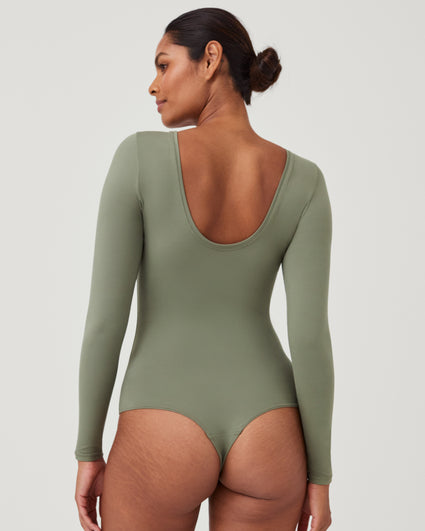 Spanx Suit Yourself Long Sleeve Turtleneck Bodysuit in White – JAYNE  Boutique