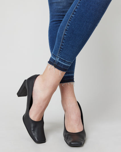 Distressed Ankle Skinny Jeans, Medium Wash – Spanx