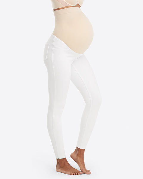 I'm ✨OBSESSED✨ with my @spanx maternity leggings 💞🤩 I've been